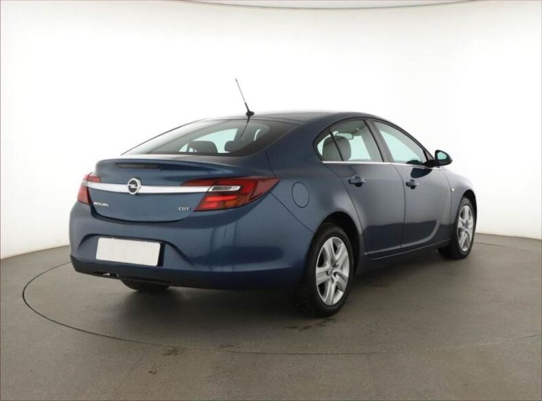 Opel Insignia - hlavní fotka