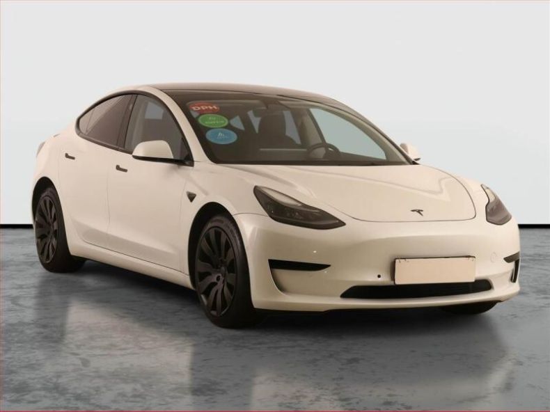 Tesla Model 3 - hlavní foto
