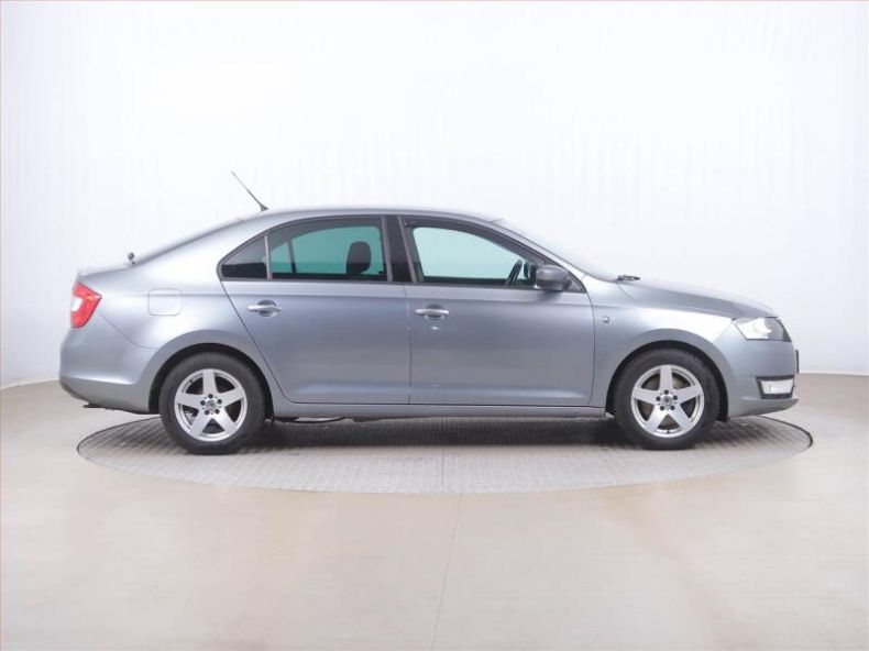 Škoda Rapid - hlavní fotka