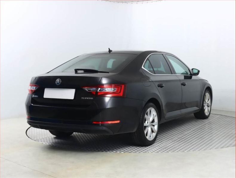 Škoda Superb - hlavní fotka