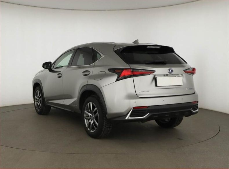 Lexus NX 300h - hlavní fotka