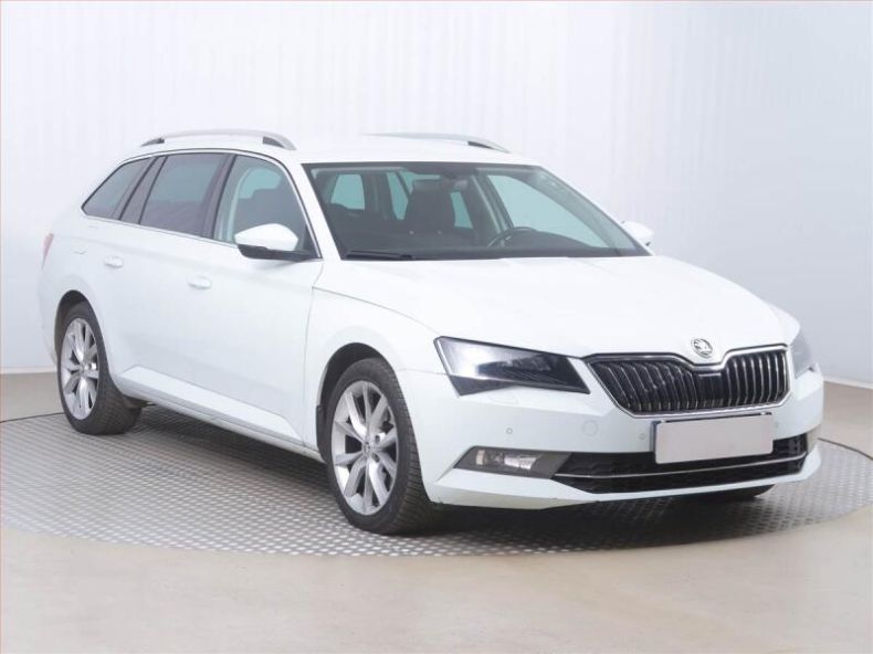 Škoda Superb - hlavní foto