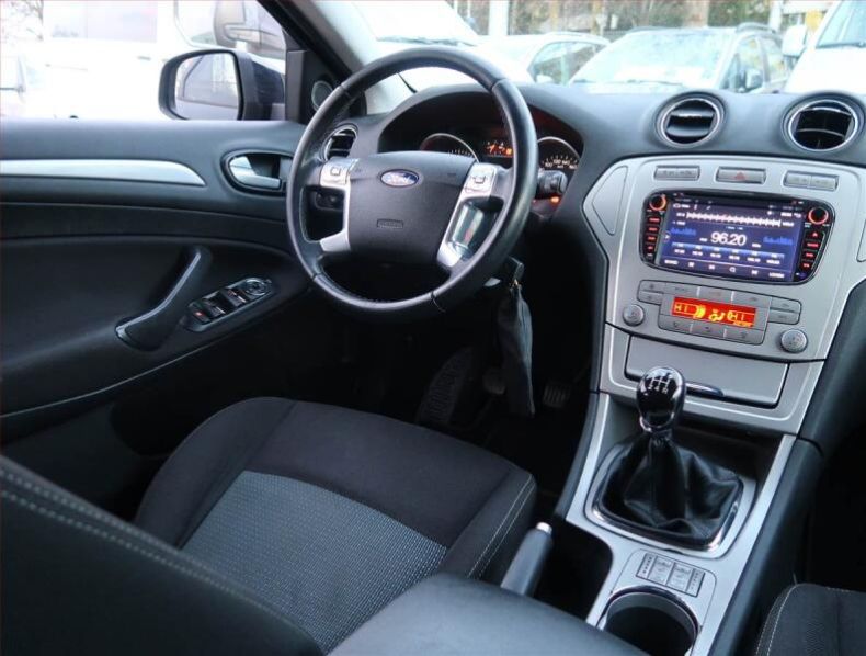 Ford Mondeo - hlavní fotka