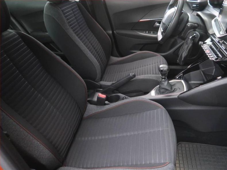 Peugeot 2008 - hlavní fotka