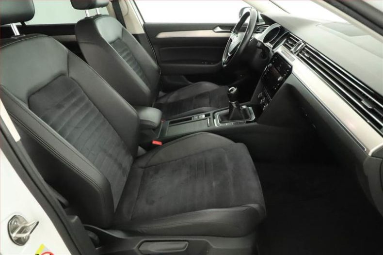 Volkswagen Passat - hlavní fotka