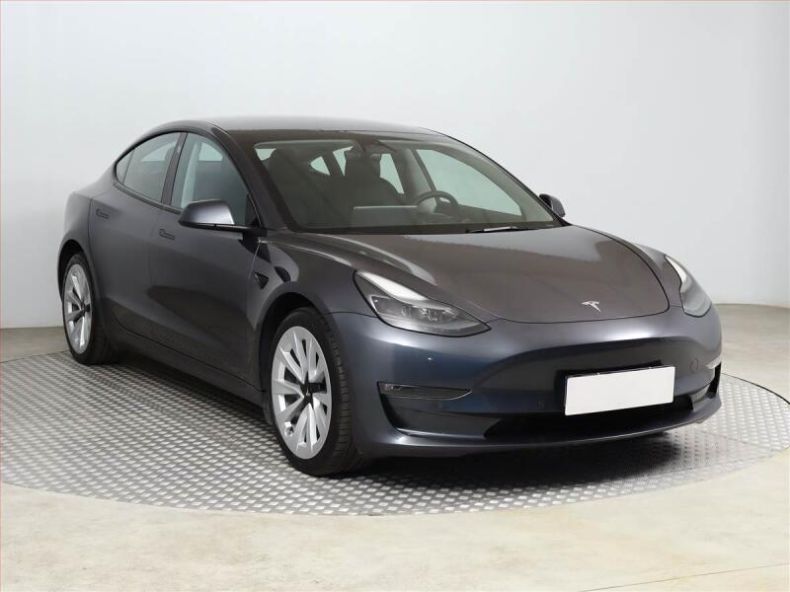 Tesla Model 3 - hlavní foto
