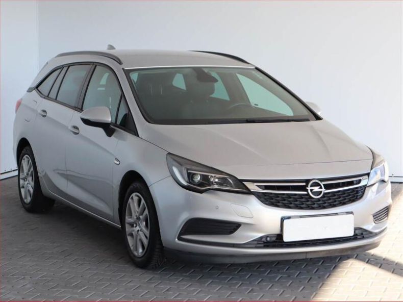 Opel Astra - hlavní foto