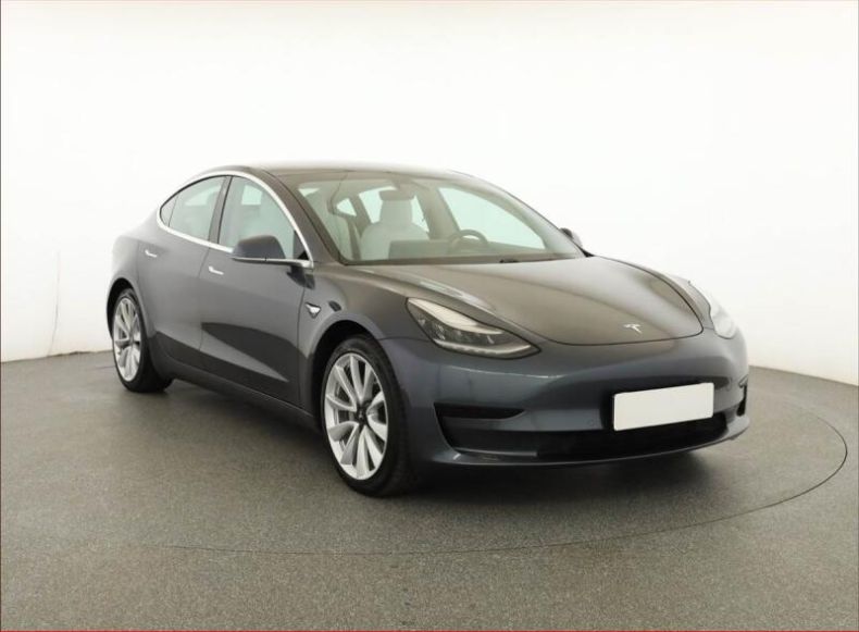 Tesla Model 3 - hlavní fotka inzerátu