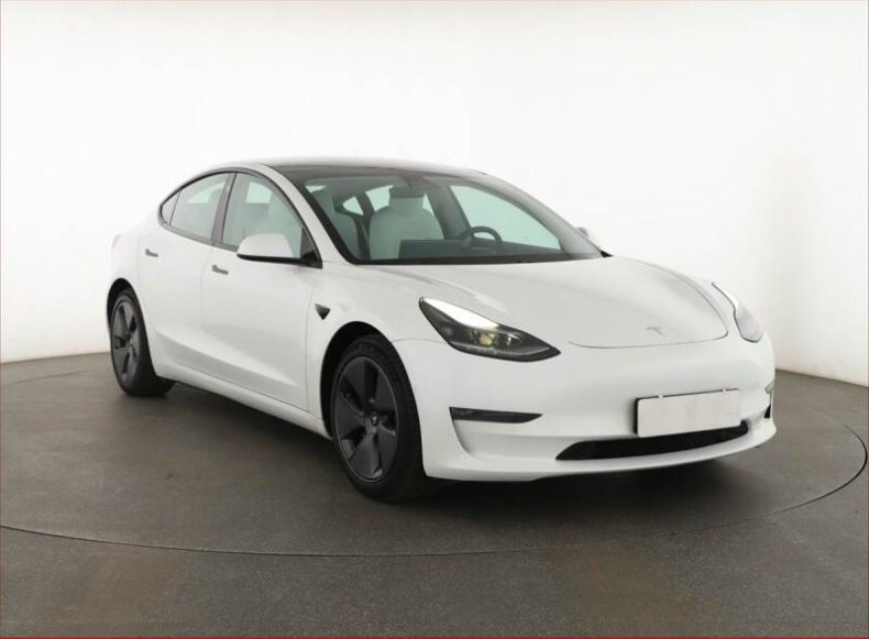 Tesla Model 3 - hlavní fotka inzerátu