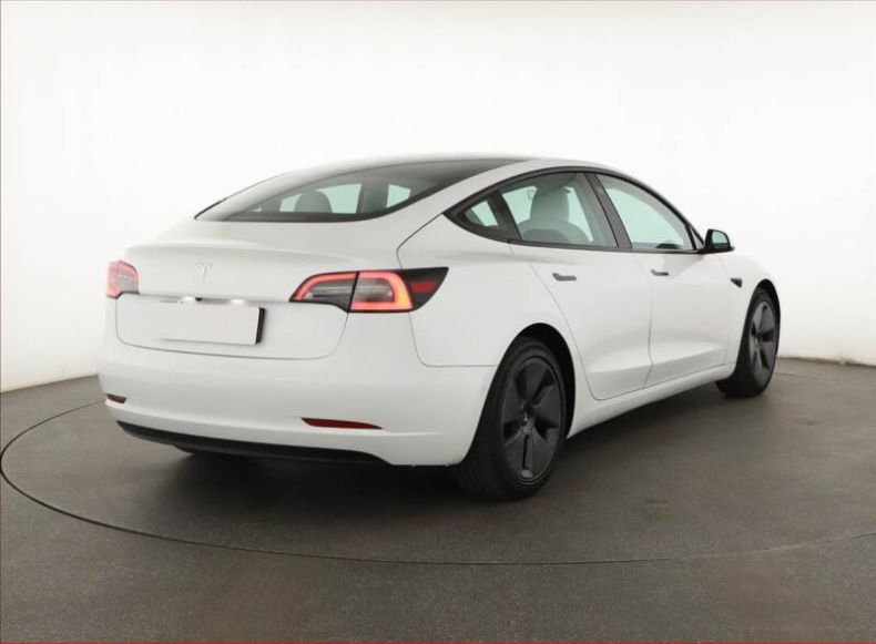 Tesla Model 3 - hlavní fotka
