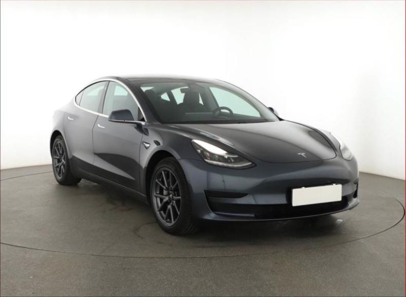 Tesla Model 3 - hlavní fotka inzerátu
