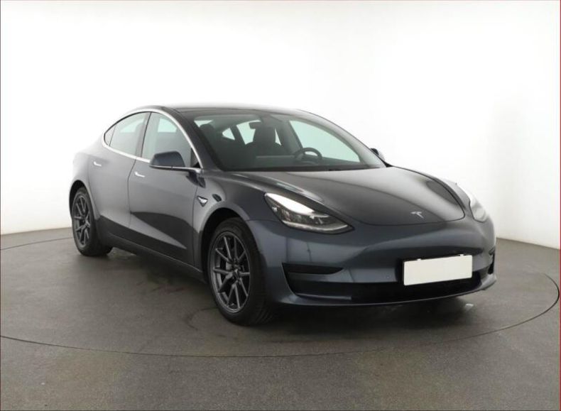 Tesla Model 3 - hlavní foto