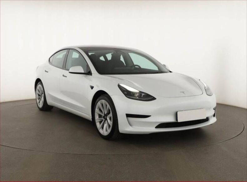 Tesla Model 3 - hlavní fotka inzerátu