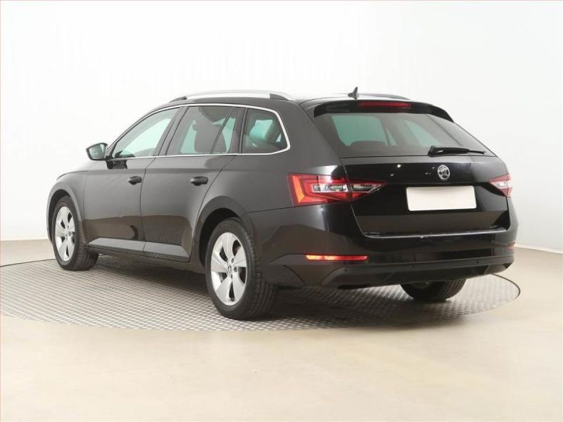 Škoda Superb - hlavní fotka