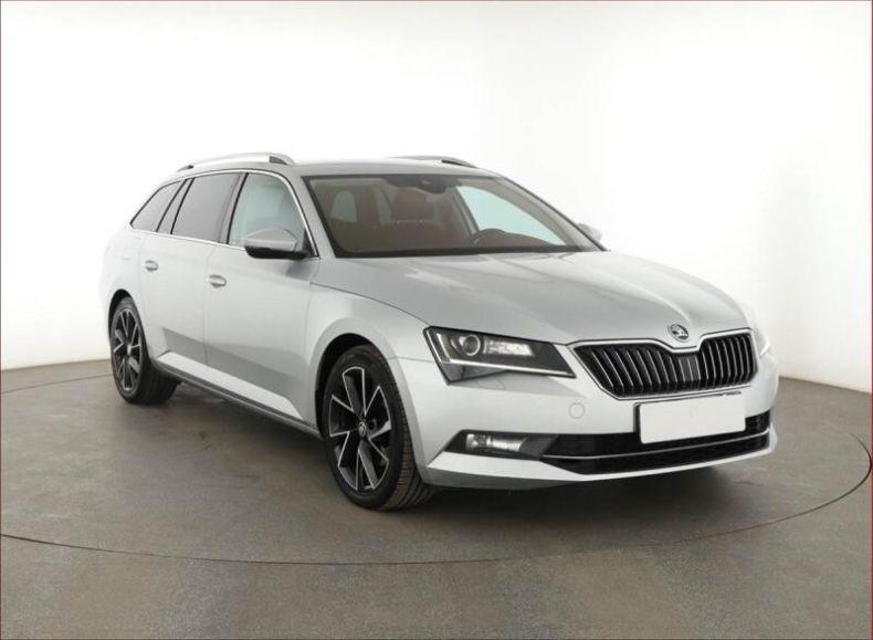 Škoda Superb - hlavní foto