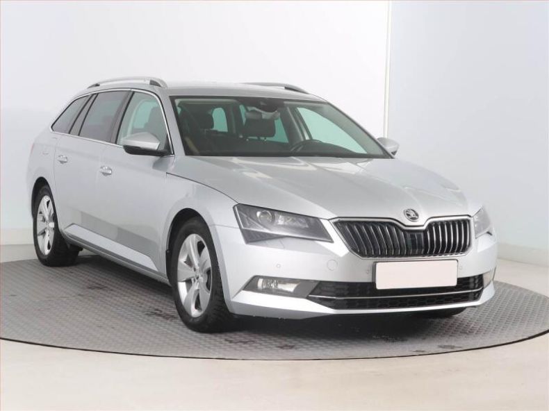 Škoda Superb - hlavní foto