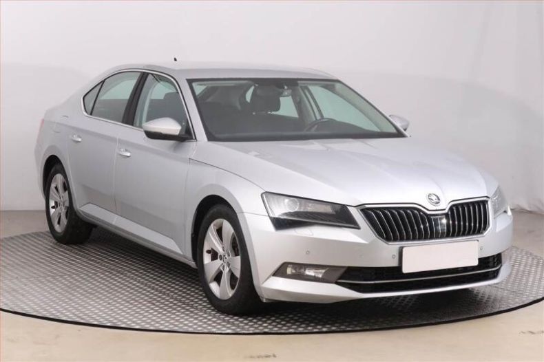 Škoda Superb - hlavní foto