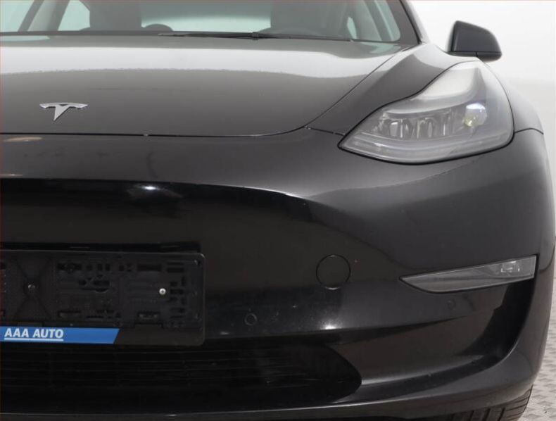 Tesla Model 3 - hlavní fotka
