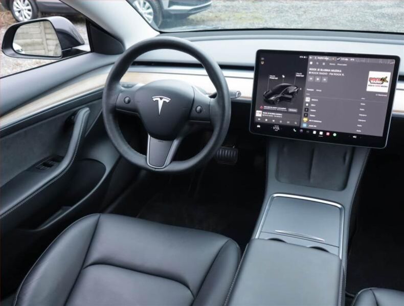 Tesla Model 3 - hlavní foto