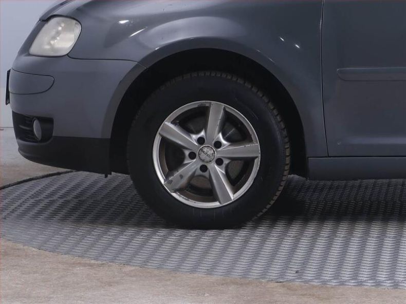 Volkswagen Touran - hlavní fotka