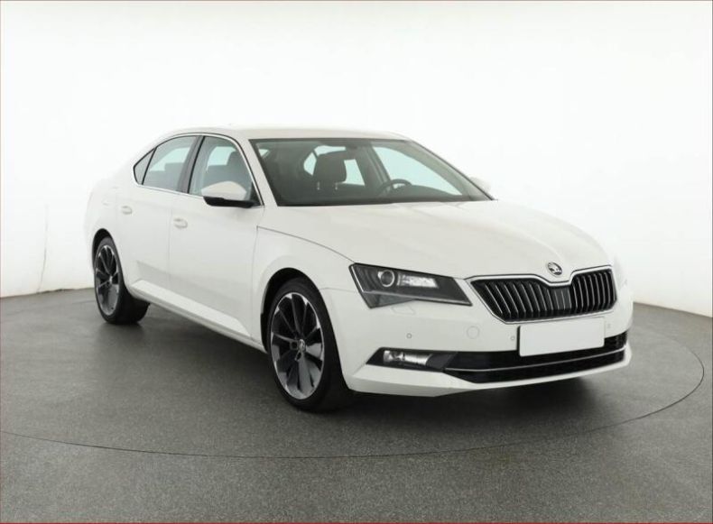 Škoda Superb - hlavní foto
