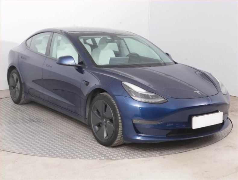 Tesla Model 3 - hlavní fotka inzerátu