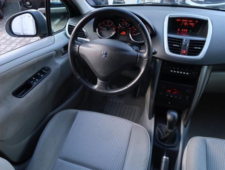 Peugeot 207 - hlavní fotka