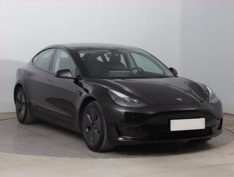 Tesla Model 3 - hlavní foto