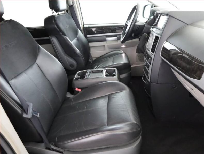 Chrysler Grand Voyager - hlavní fotka