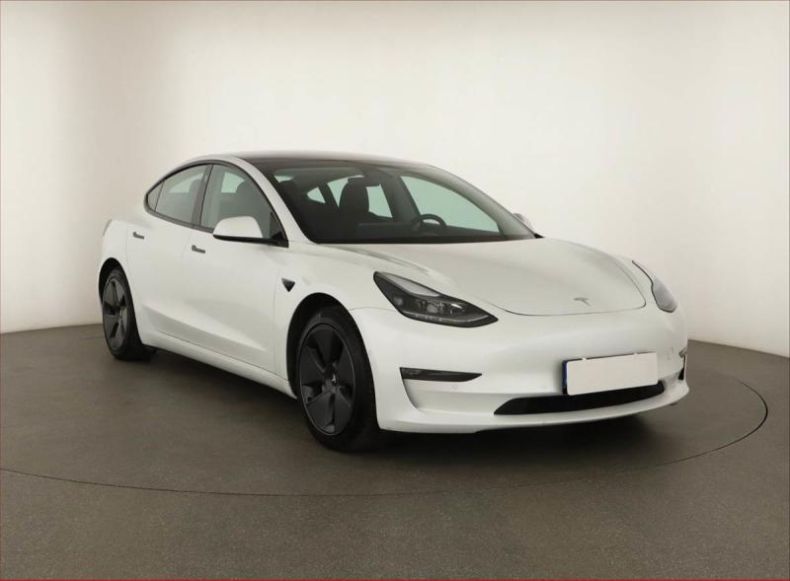 Tesla Model 3 - hlavní fotka