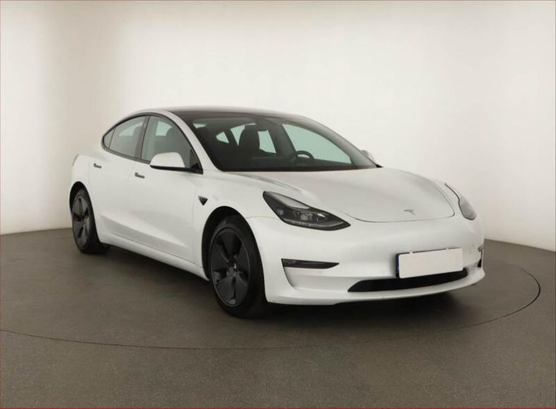 Tesla Model 3 - hlavní foto