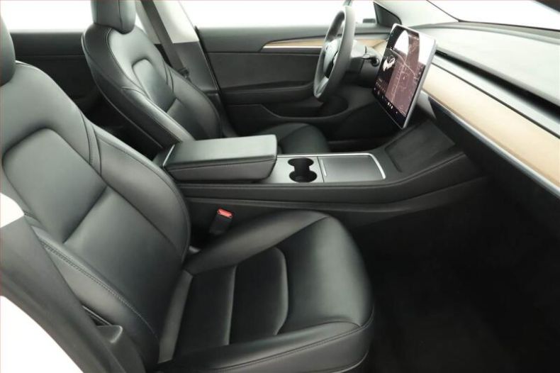 Tesla Model 3 - hlavní fotka