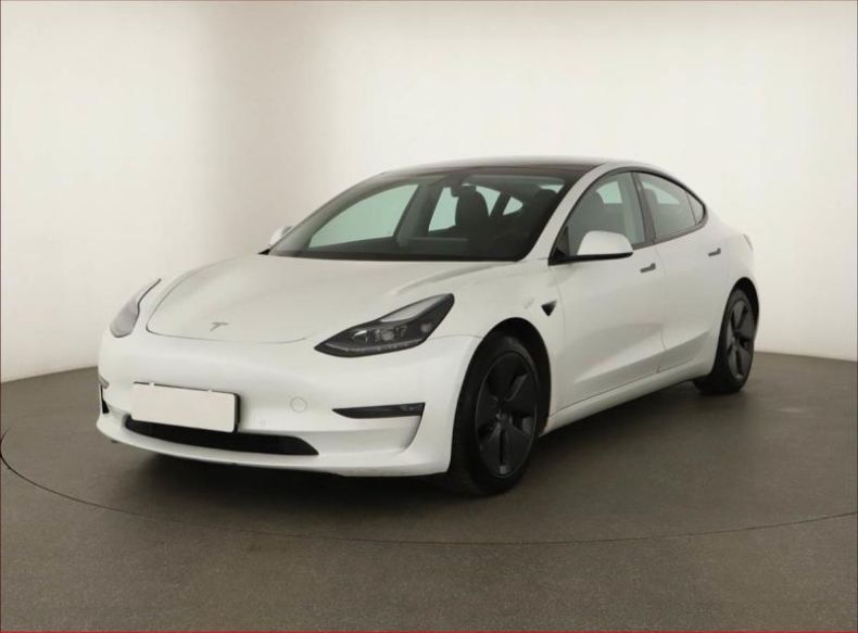 Tesla Model 3 - hlavní fotka