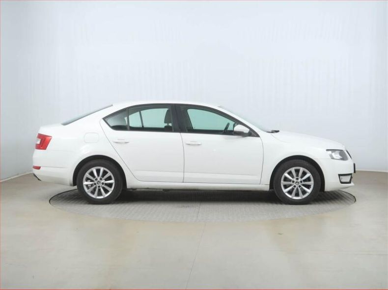 Škoda Octavia - hlavní fotka