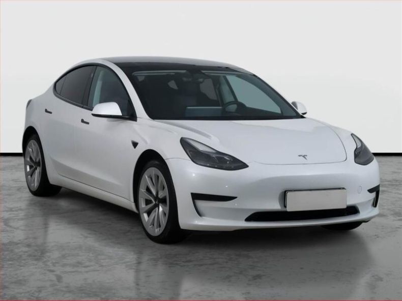Tesla Model 3 - hlavní foto