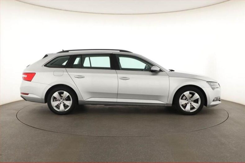 Škoda Superb - hlavní fotka