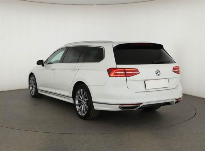 Volkswagen Passat - hlavní fotka