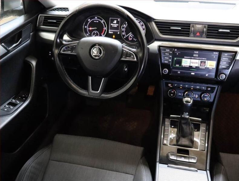 Škoda Superb - hlavní fotka