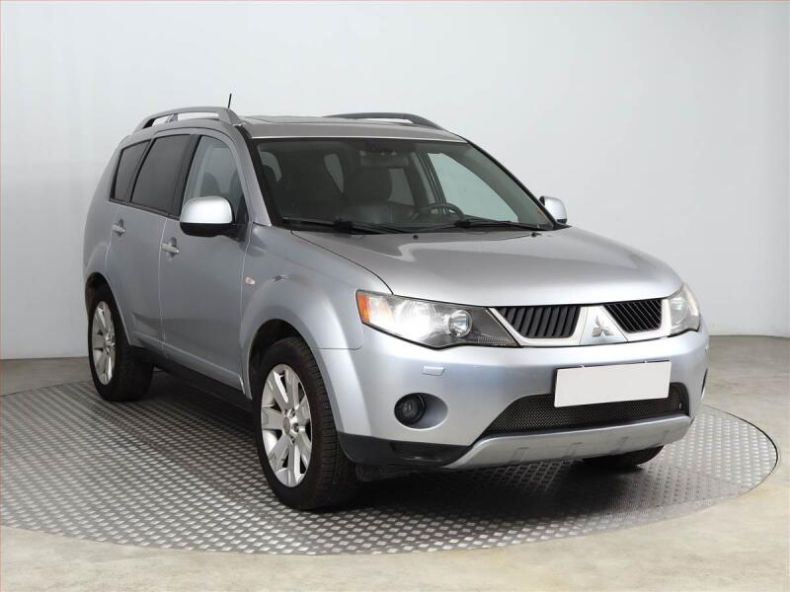 Mitsubishi Outlander - hlavní foto