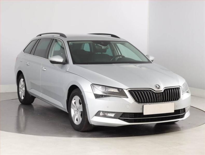 Škoda Superb - hlavní foto