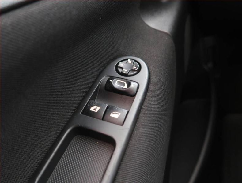 Peugeot 207 - hlavní fotka