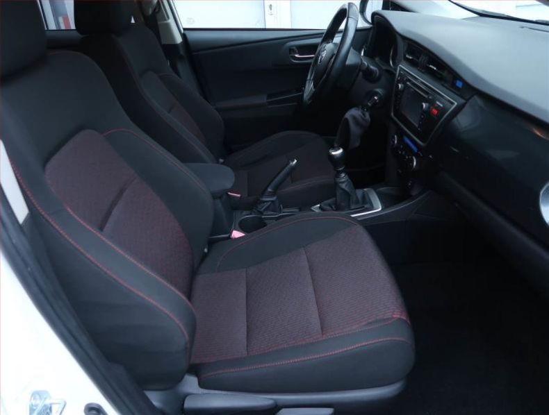 Toyota Auris - hlavní fotka