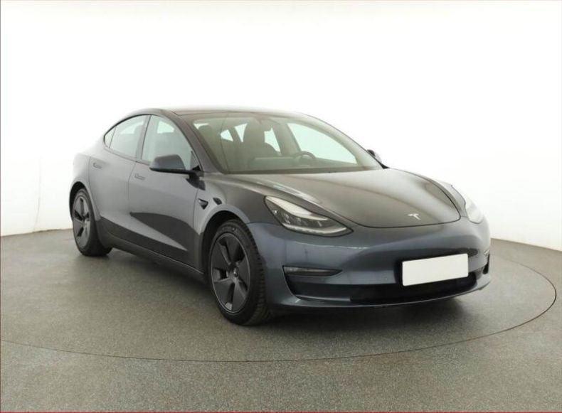 Tesla Model 3 - hlavní foto