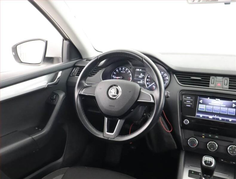 Škoda Octavia - hlavní fotka