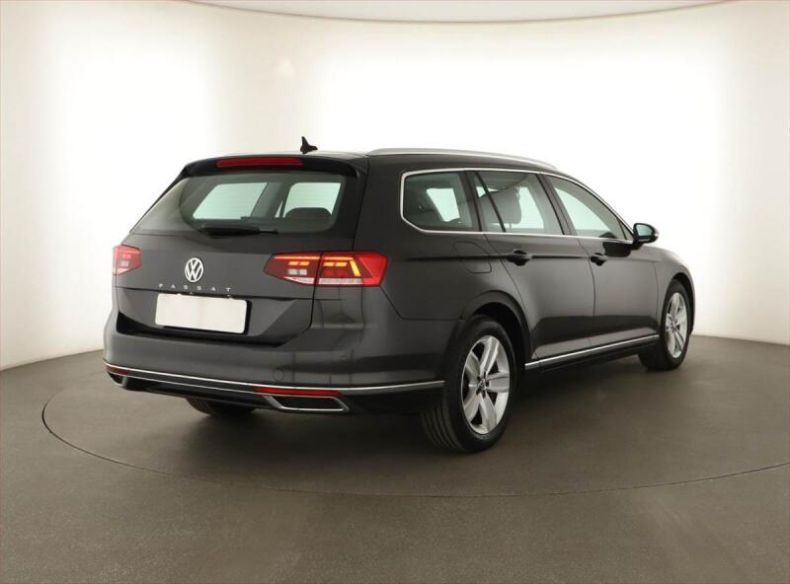 Volkswagen Passat - hlavní fotka