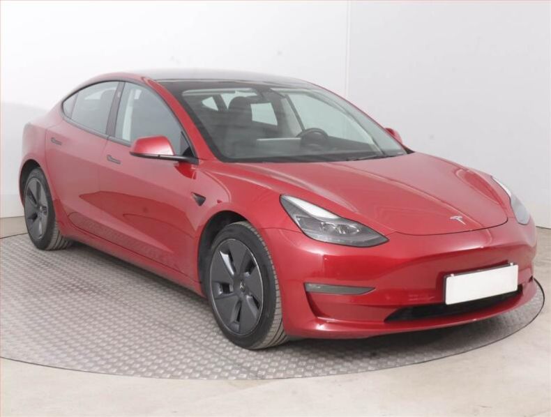 Tesla Model 3 - hlavní foto