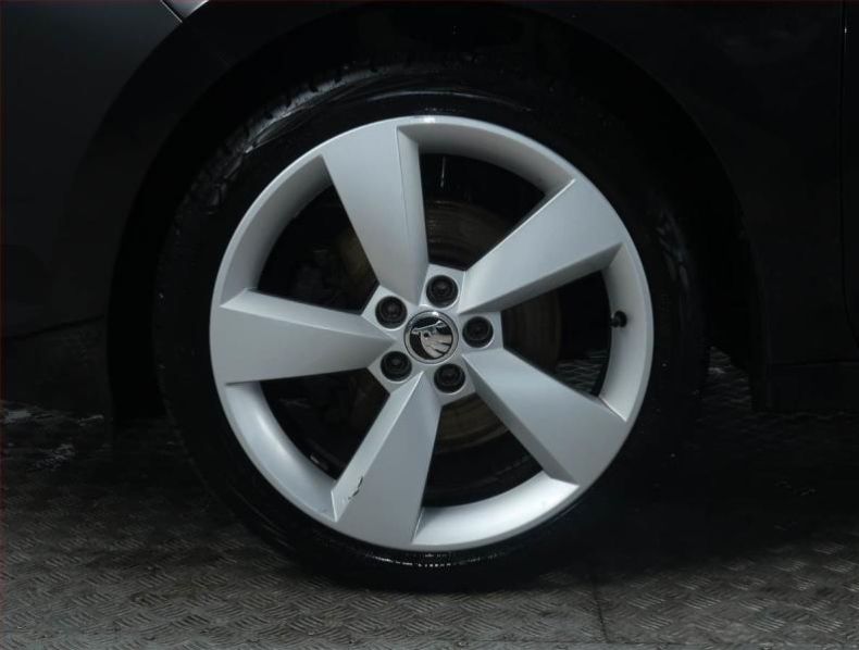 Škoda Rapid - hlavní fotka