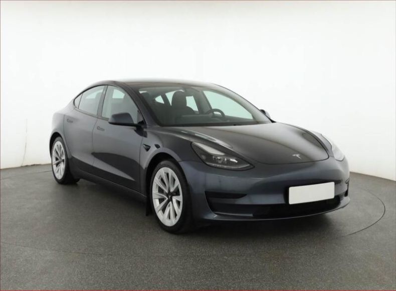 Tesla Model 3 - hlavní foto