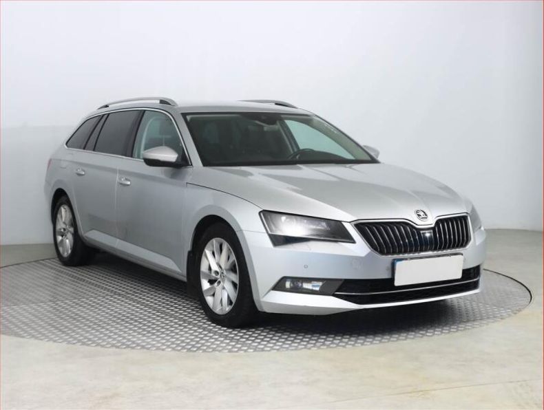 Škoda Superb - hlavní foto