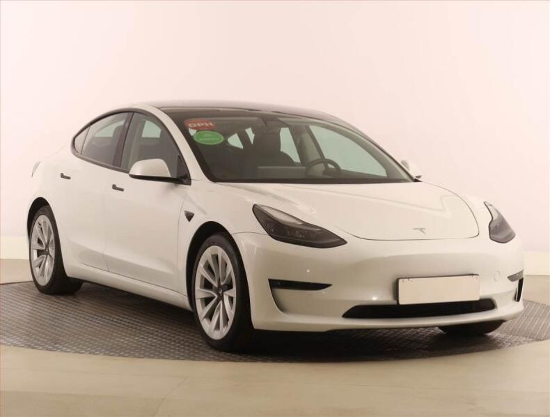 Tesla Model 3 - hlavní fotka inzerátu